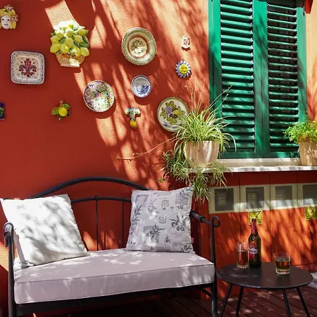 Boutique Guest Zephyrus Split