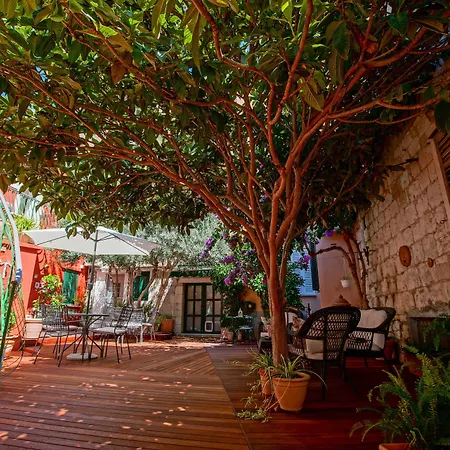 Boutique Guest Zephyrus Гостьовий будинок 4*