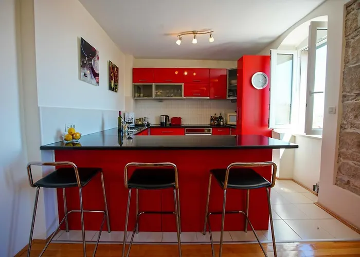 Boutique Guest Zephyrus בית הארחה